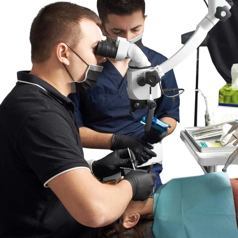 Schwarze Nitrilhandschuhe für Tätowierer