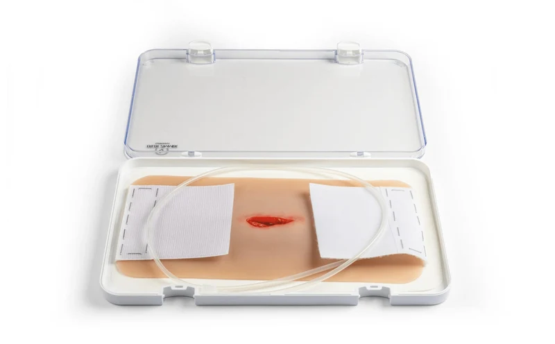 Wundmoulage Stichverletzung Hals