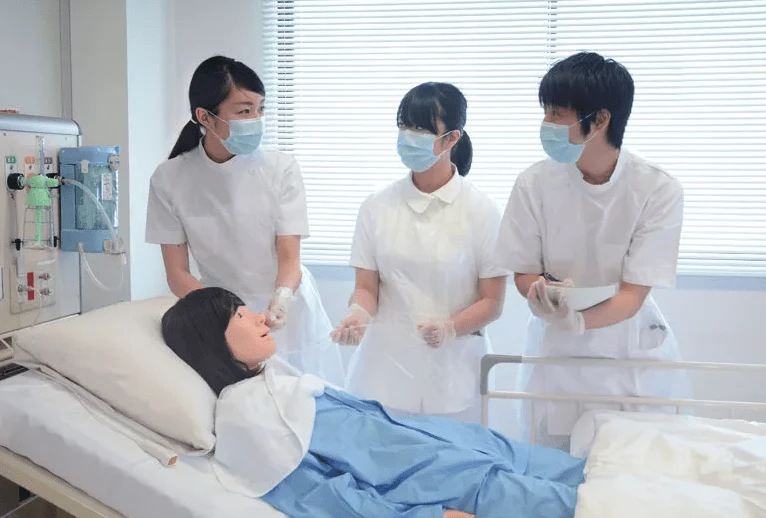 Krankenpflegesimulator „Yaye“