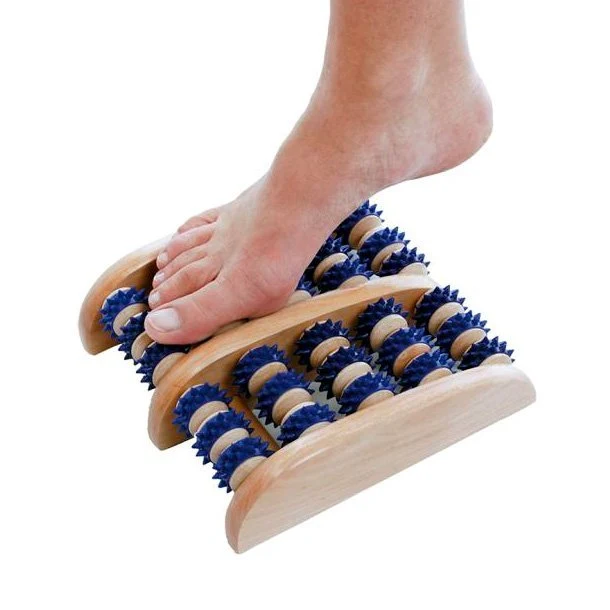 Rutschfeste Fußmassagerolle aus Holz