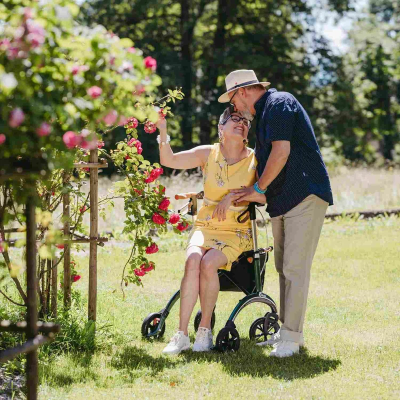 Saljol Carbon Rollator CR54 mit Schleifbremse für sicheres Bergabgehen - Vollausstattung (HMV: 10.50.04.1260) / Sitzhöhe 54 cm