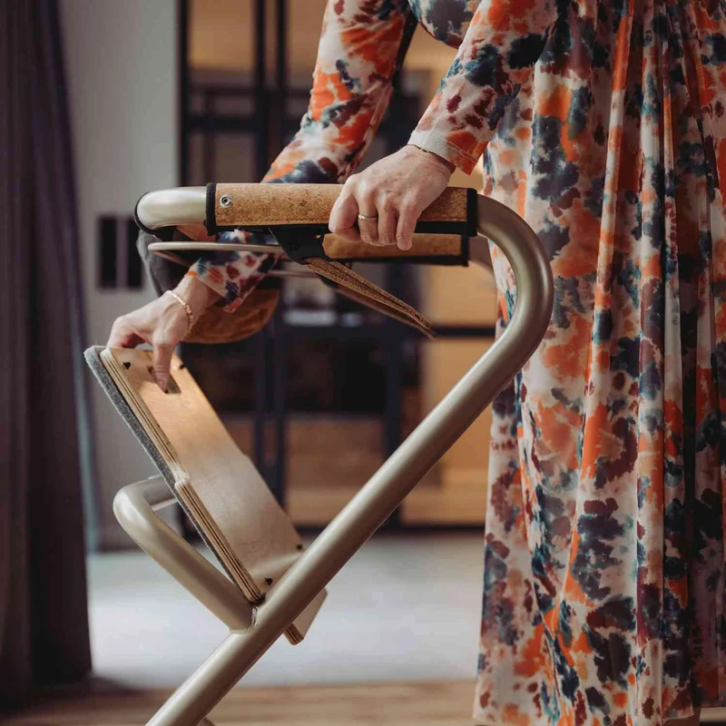 Saljol Wohnraumrollator WR53 mit Sitzfunktion (360°-Drehbar) - Vollausstattung / Sitzhöhe 53 cm