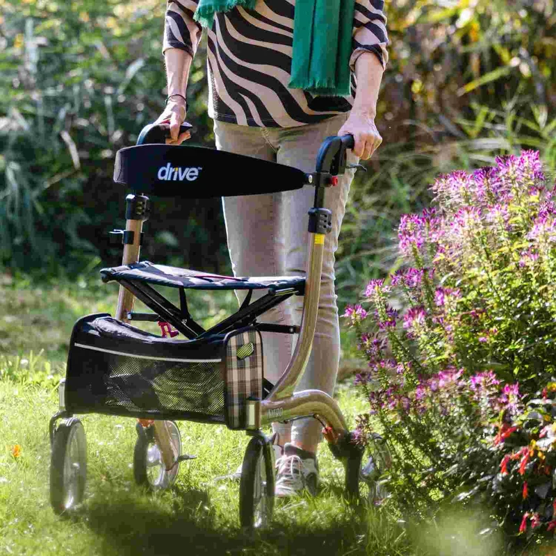 Drive Medical Premium Leichtgewicht-Rollator Nitro, gepolsterter Sitz - Gr. M, champagner