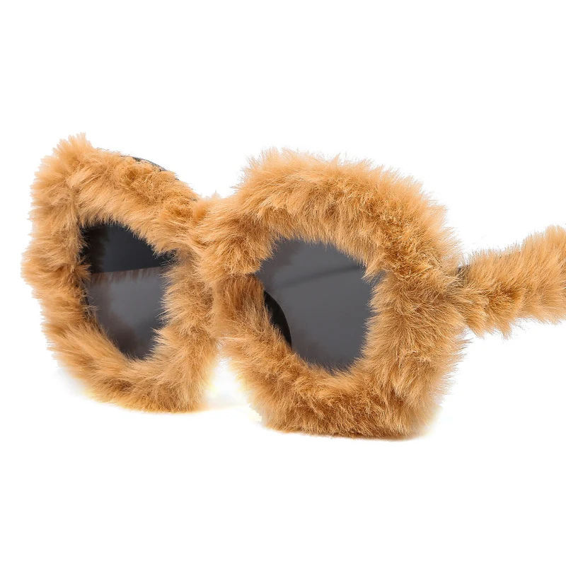 Damen auffällige übergroße Sonnenbrille mit einzigartigem Fell-Akzent von Bowlift