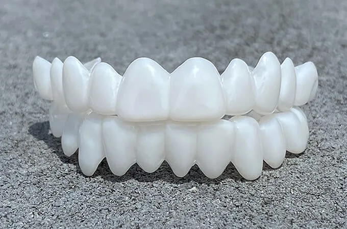 Lumineux | Natürliche Zahnprothese für Elegantes Lächeln