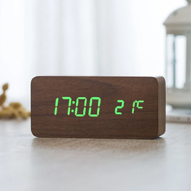 Minimalistischer Digitaler LED-Wecker mit Sprachsteuerung