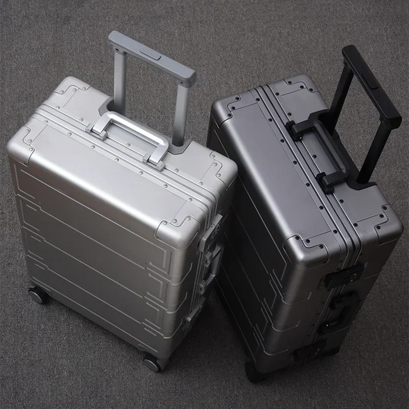 Hartschalenkoffer aus Vollaluminium – Pristina