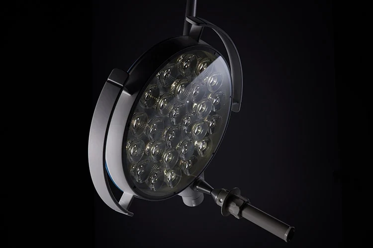 Mach LED 150FP onderzoekslampen - focusseerbaar Met SWING-plafondarm