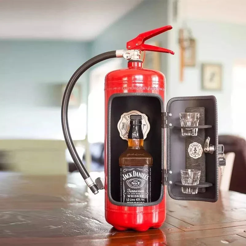 Versteckter Flaschenhalter in Form eines Feuerlöschers – BlazeVault