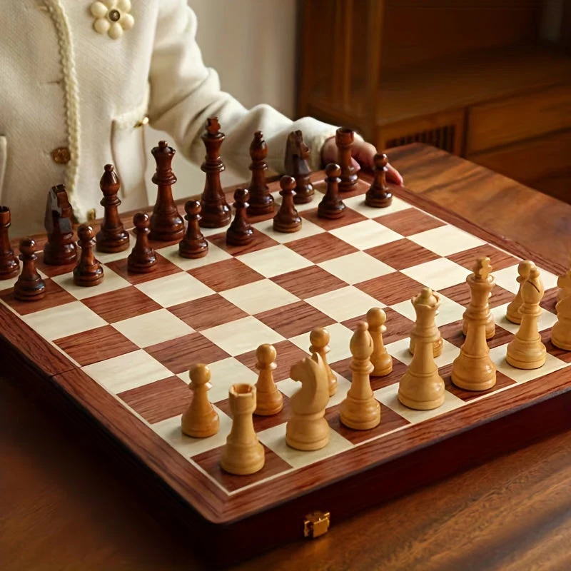 Schachspiel – Klassische Strategie trifft edles Design