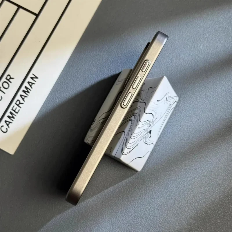 iPhone Hülle mit Rillenstruktur – Schlanke Schutzhülle mit Kamera- und Kratzschutz