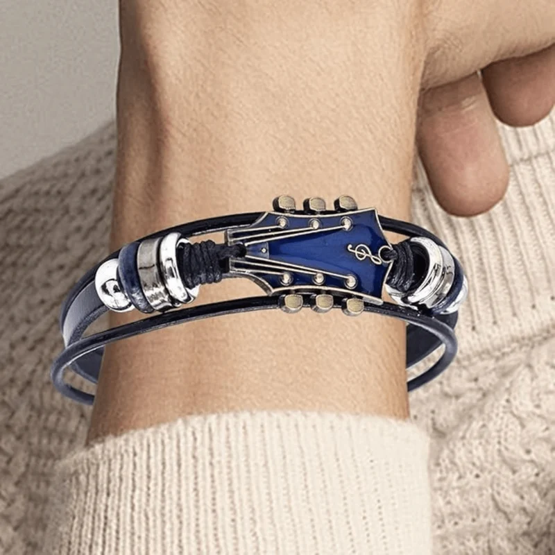 MUSIKSTRUM – Lederarmband mit gitarre-inspiriertem Design