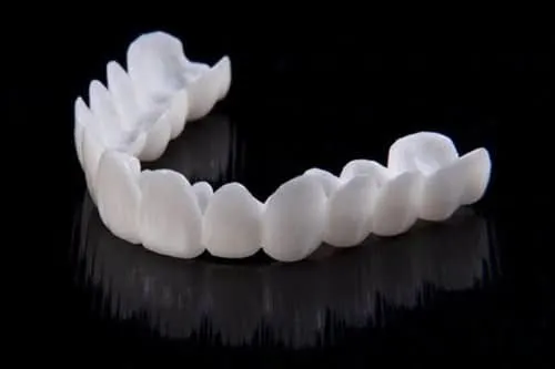 DenturaFlex | Anpassbare, natürlich aussehende Zahnprothese für Komfort